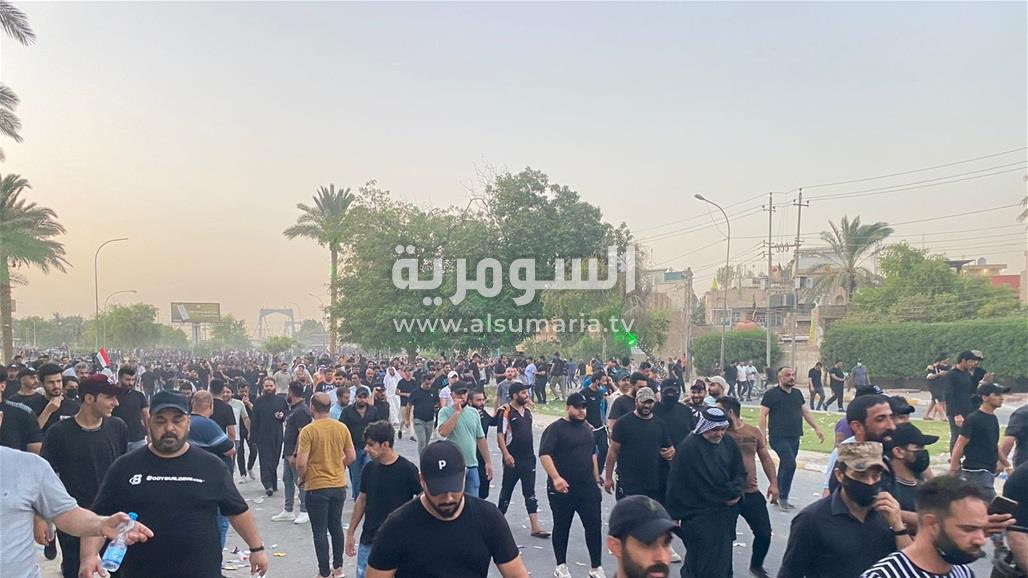 المتظاهرون قرب الجسر المعلق يبدأون الانسحاب (صور)