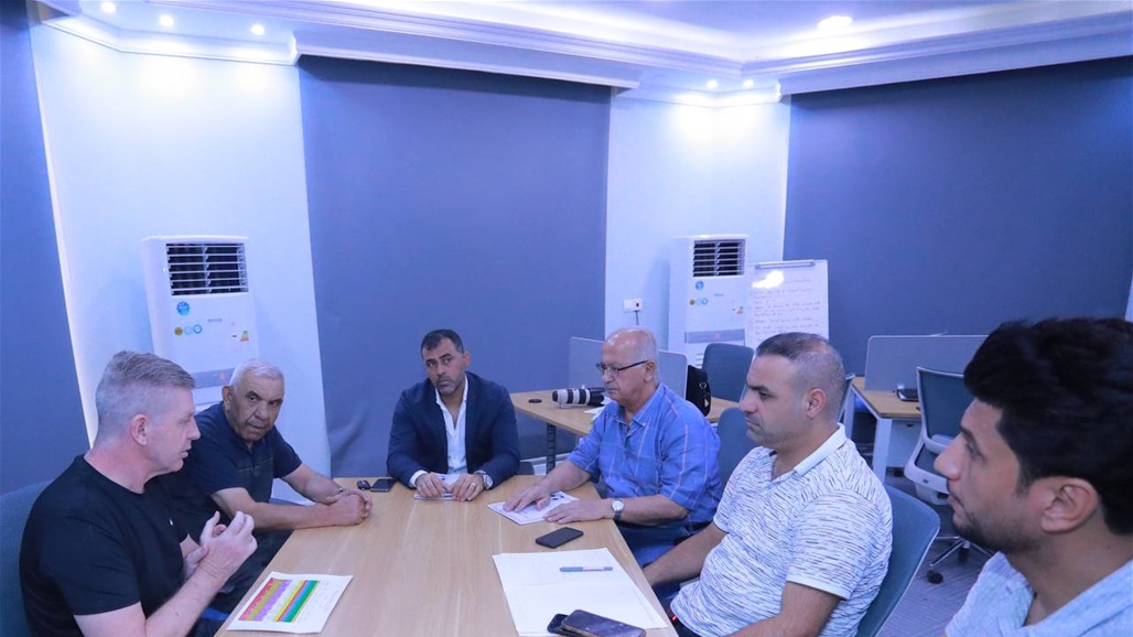 اللجنة الفنية و مدرب منتخب الشباب يبحثان الاستعدادات لكأس اسيا   