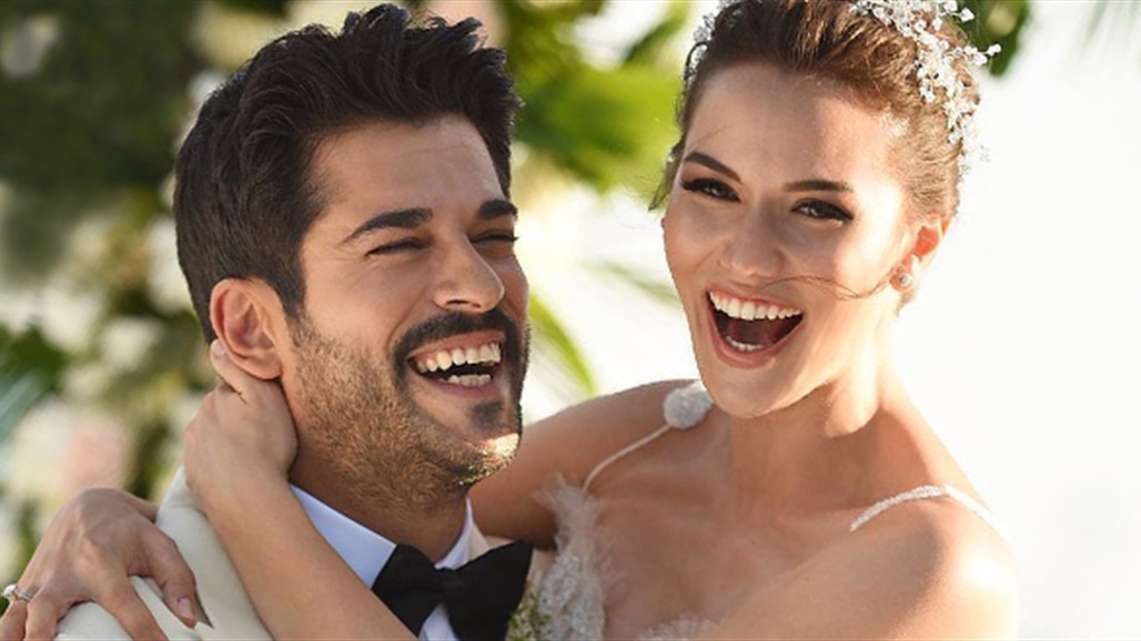 بصورة رومانسية..النجم التركي بوراك أوزجيفيت ينفي شائعات الانفصال