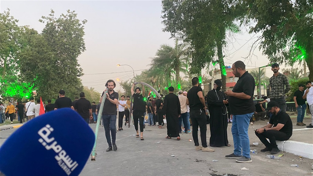 متظاهرو الإطار يباشرون بنصب سرادق الاعتصام على أسوار الخضراء (صور)