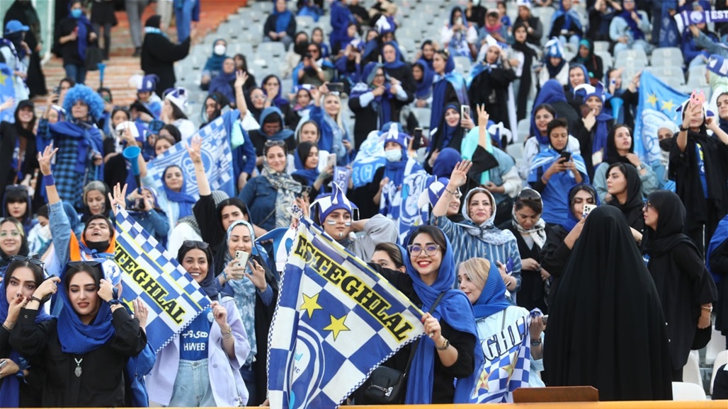 لأول مرة منذ 43 عاماً.. إيران تسمح للنساء بحضور مباراة لكرة القدم (فيديو)