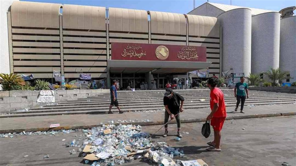 عملية تفتيش داخل البرلمان في بغداد.. لهذا السبب (صور)