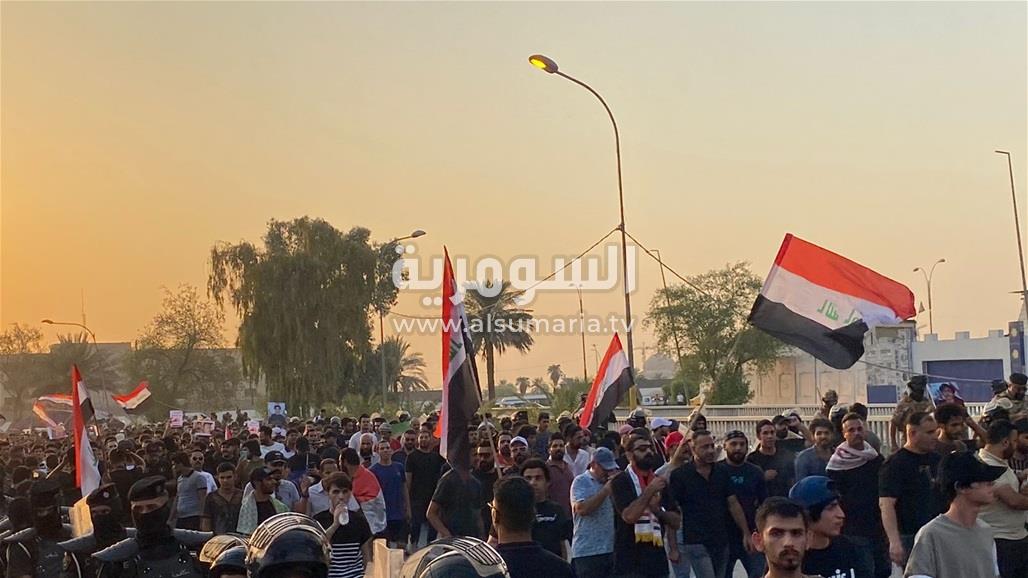 بالصور.. متظاهرو تشرين يتوجهون نحو مجلس القضاء في بغداد