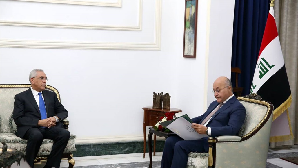 صالح يبحث مع وزير العدل الجزائري إنهاء ازمات المنطقة العربية