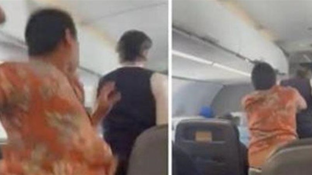راكب يعتدي على مضيف طائرة بضرب مبرح! (فيديو)