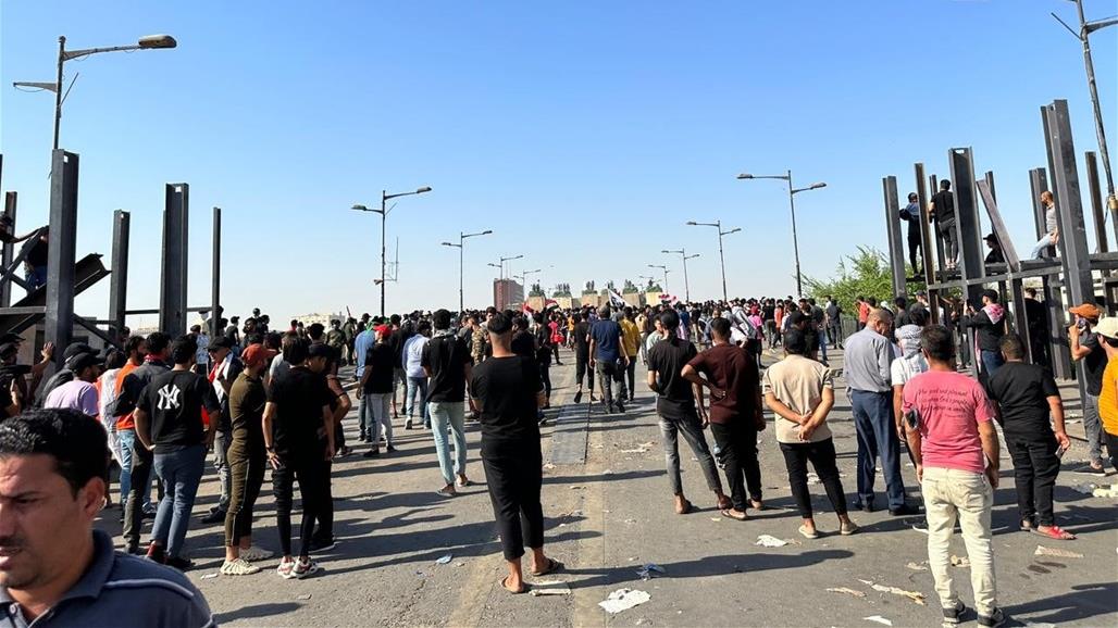 تسجيل ثلاث إصابات في صفوف المتظاهرين على جسر الجمهورية - عاجل