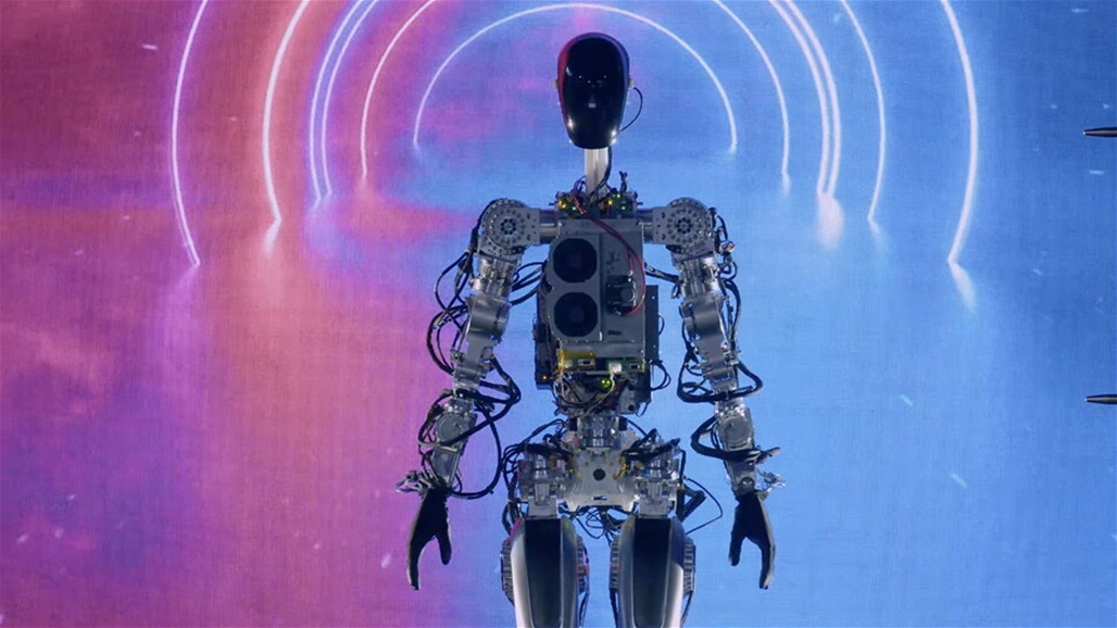 إيلون ماسك يعرض الروبوت الشهير&quot;أوبتيموس&quot; الشبيه بالإنسان