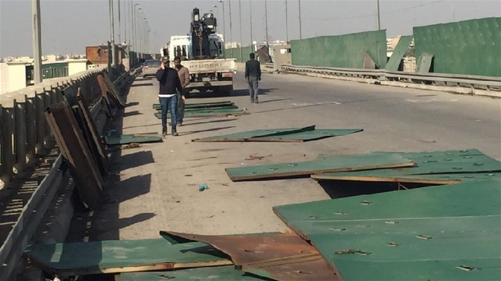 بالصور.. جسر الطابقين يخرج عن الخدمة بشكل كامل
