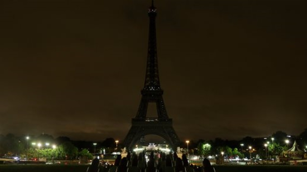 نتيجة أزمة الطاقة.. مدينة النور "تنطفئ" مبكراً وبرج إيفل يعانق الظلام