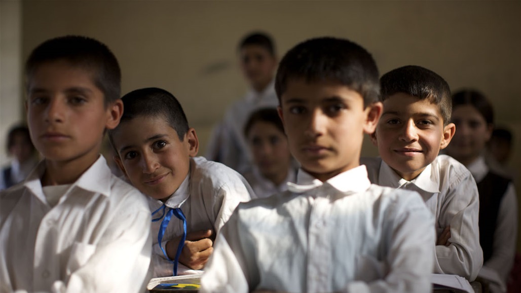 كتاب بأجرة عامل.. نقص الكتب يربك حسابات الطلبة قبيل العام الجديد