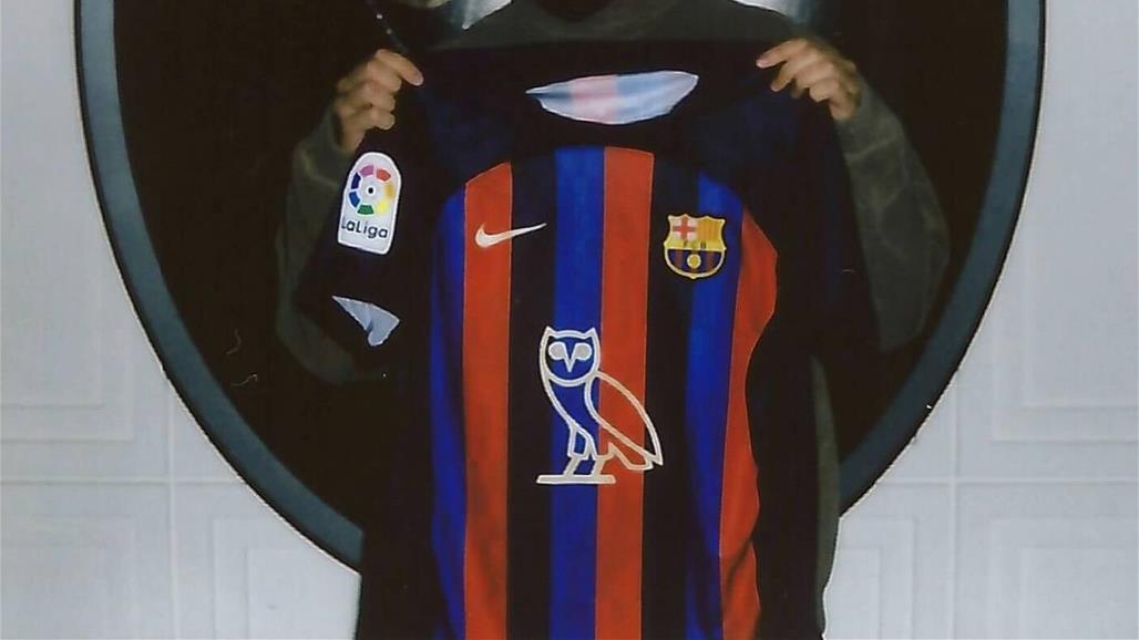 "واقعة فريدة من نوعها".. شعار البومة يزين قميص برشلونة في مباراة الكلاسيكو 