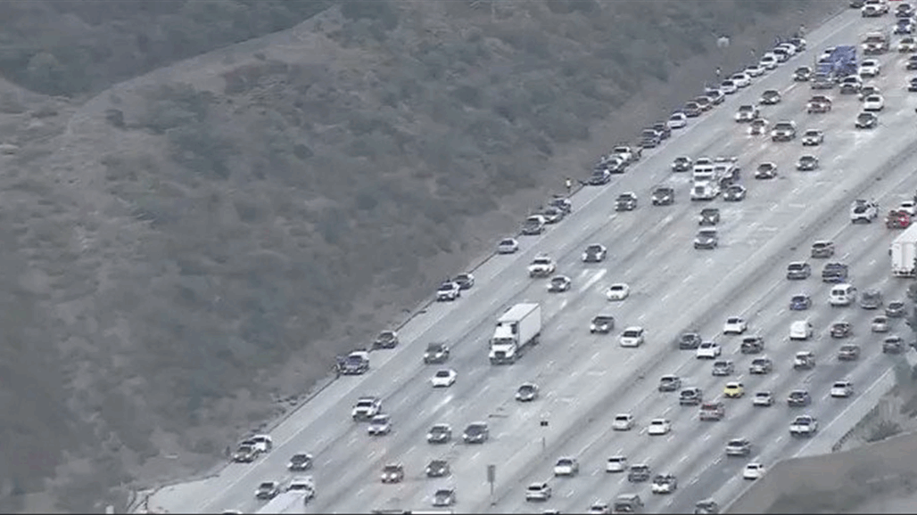 لسبب مجهول.. إصابة إطارات 30 سيارة بثقوب في وقت واحد (فيديو)