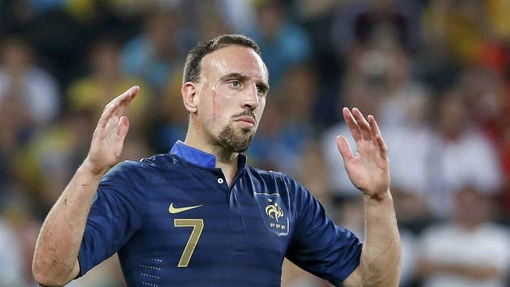 بأربع لغات.. نجم المنتخب الفرنسي السابق يعتزل كرة القدم