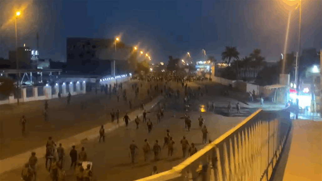 بغداد.. الأمن يبعد متظاهري التحرير إلى ساحة الخلاني