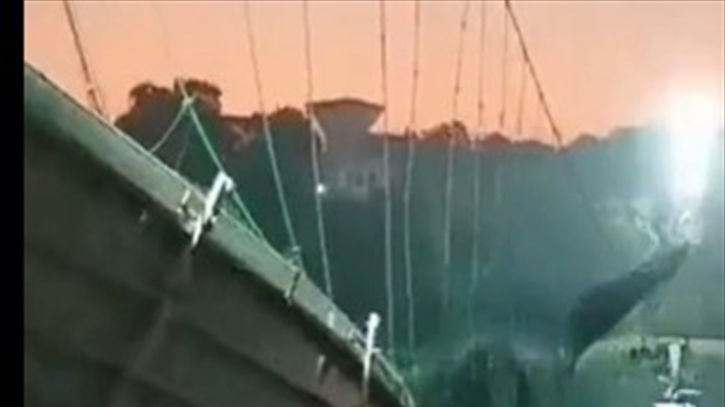 مصرع واصابة العشرات في سقوط جسر بالهند