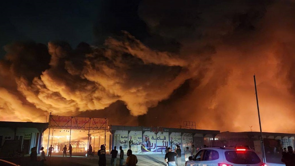 الدفاع المدني تخمد حريق المدينة المائية بالنجف الأشرف 