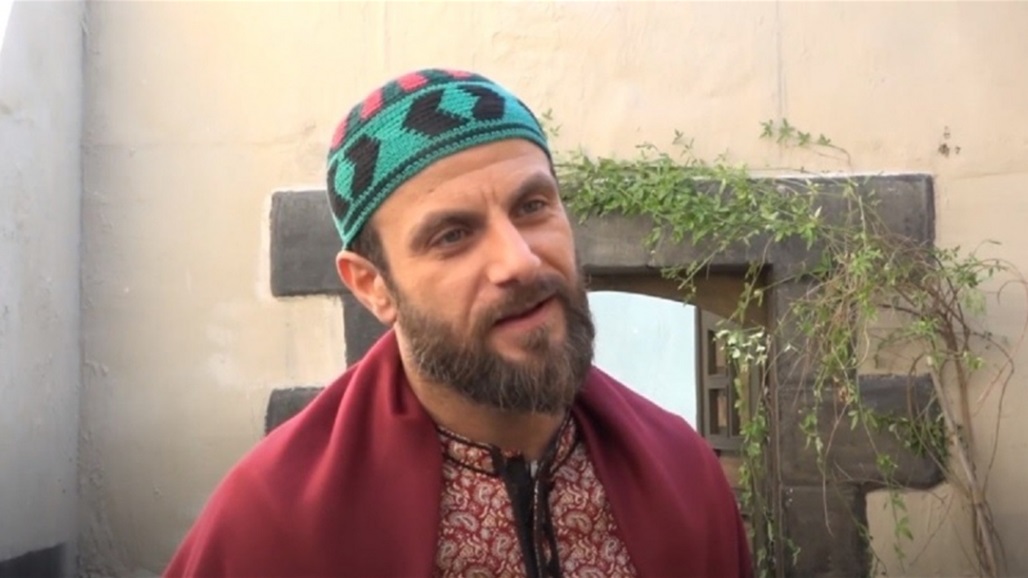 ممثل سوري يشكو الإهمال ويبكي بعد إصابته بالشلل (فيديو)