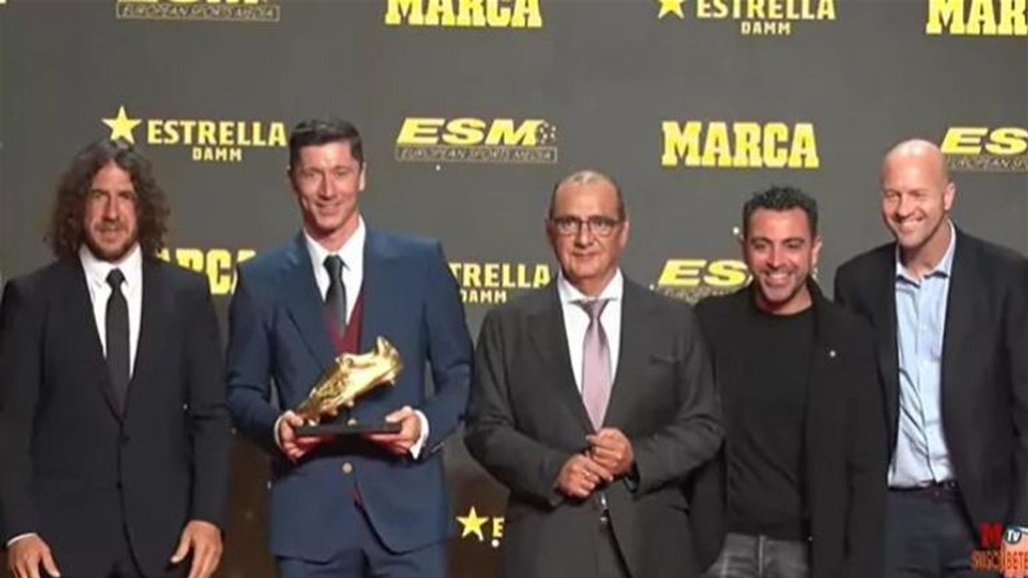 بحضور تشافي وبويول.. ليفاندوفسكي يتسلم جائزة الحذاء الذهبي للمرة الثانية