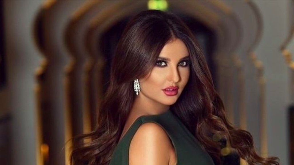 بالعباءة والحجاب.. إطلالة جديدة للفنانة العراقية شذى حسون في بغداد (صور)