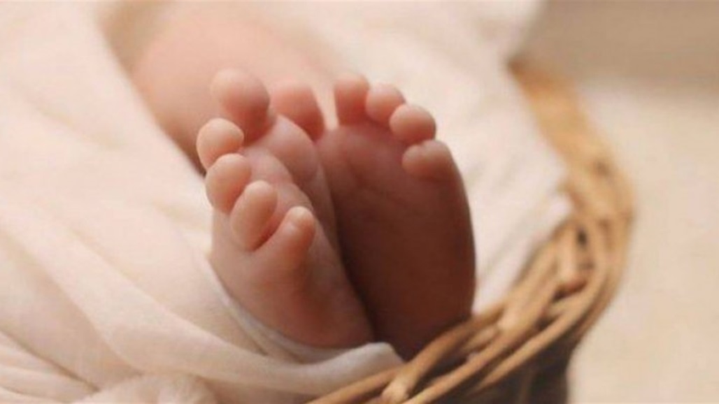 أمريكية تقتل طفلتها "خنقًا" أثناء إرضاعها!