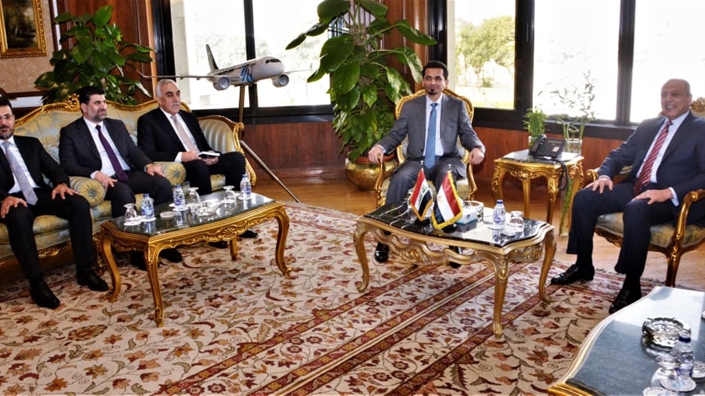 العراق ومصر يبحثان تعزيز التعاون في مجال النقل الجوي
