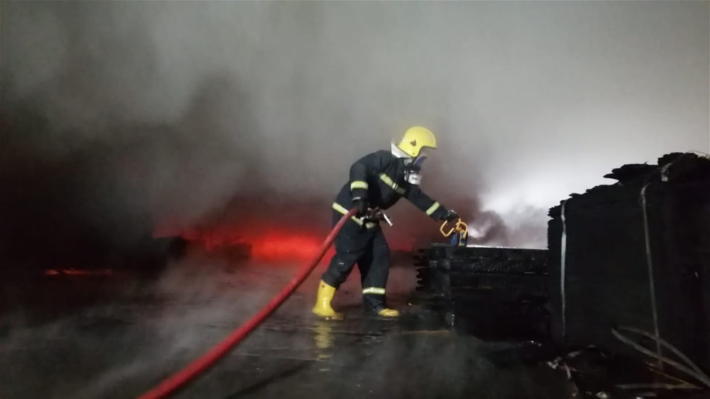 الدفاع المدني تعلن اخماد حريق مخزن &quot;المواد الانشائية&quot; في النجف (صور)