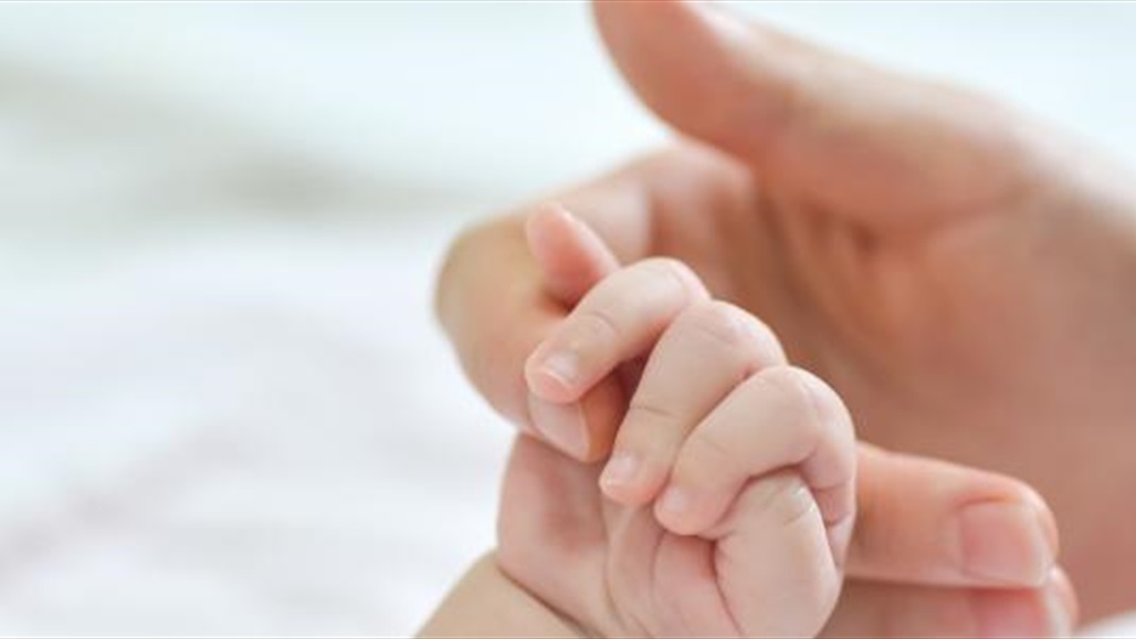 مغطى بالشعر والجلد.. ولادة طفلة بذيل يبلغ طوله 6 سم  