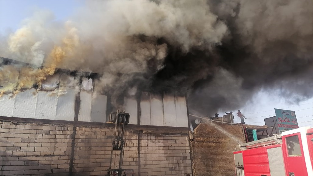 النجف.. حريق في حي الصناعي وخمسة فرق إطفاء تحاصر النيران