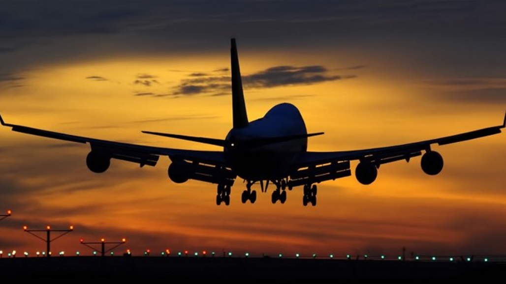 "حادثة غريبة".. فرار مهاجرين من طائرة هبطت اضطرارياً في اسبانيا