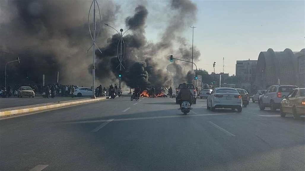 متظاهرون يقطعون جسر الزيتون في ذي قار