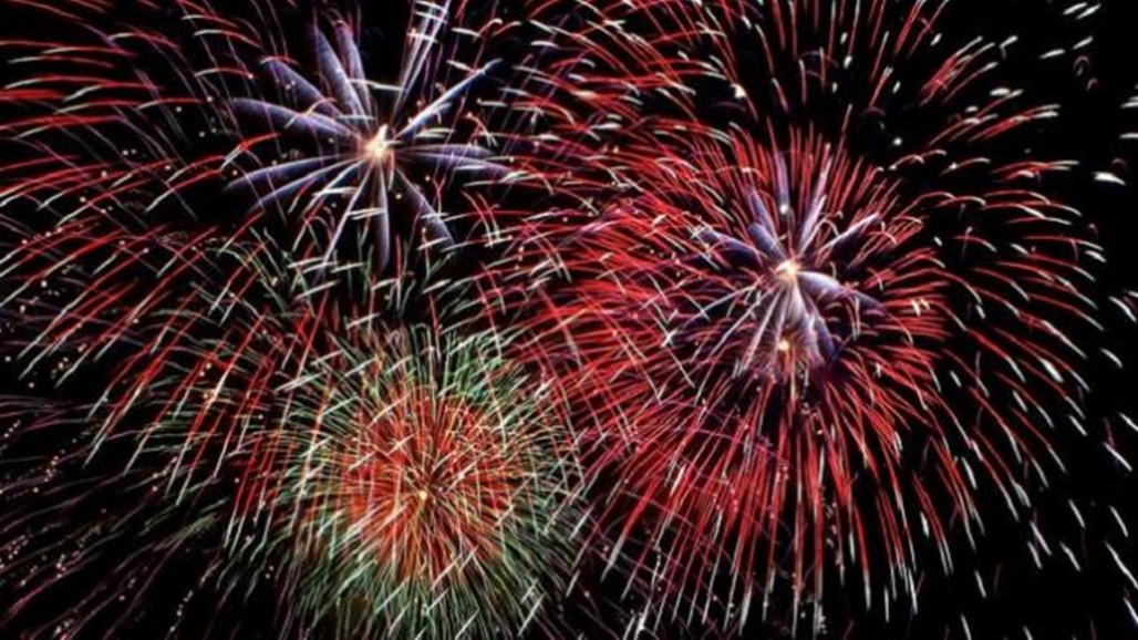 ألعاب نارية تخرج عن السيطرة وتتسبب بإصابة 9 أشخاص (فيديو)