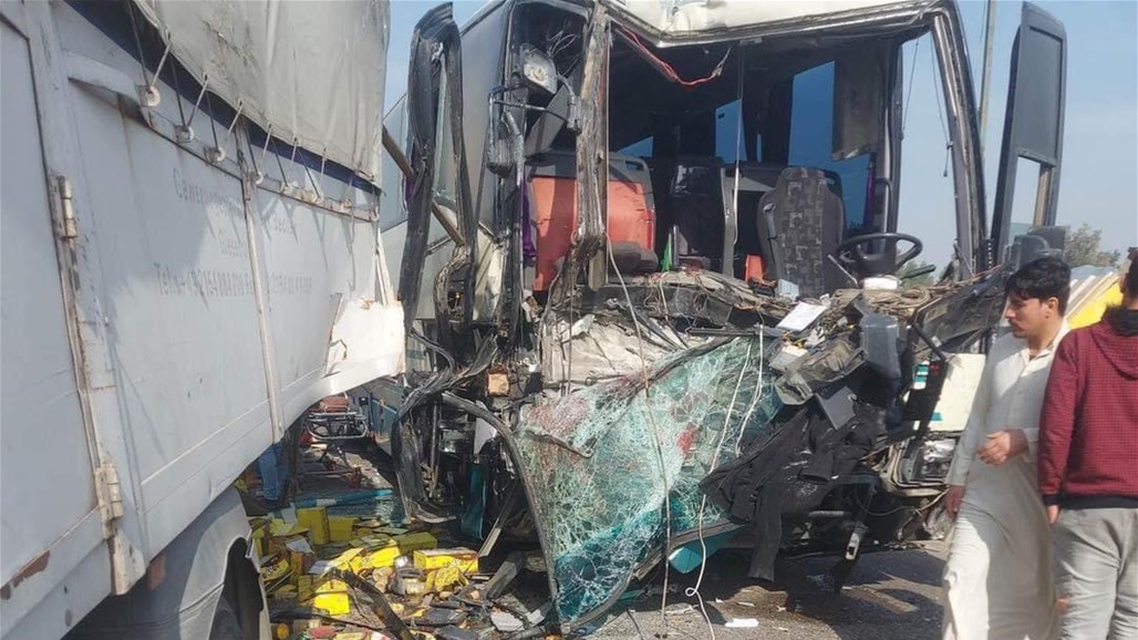 حادث مروري يتسبب بإصابة 19 زائرا إيرانيا في النجف (صور)