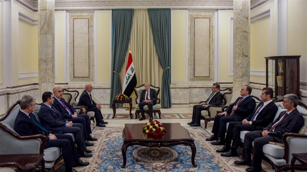 رئيس الجمهورية لوفد كردي: ضرورة الإسراع بحل المسائل العالقة