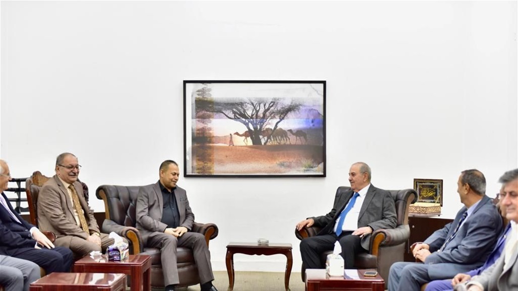 علاوي يؤكد ضرورة تقديم الدعم للطبقة العاملة: دورها اساسي بالتطور والبناء