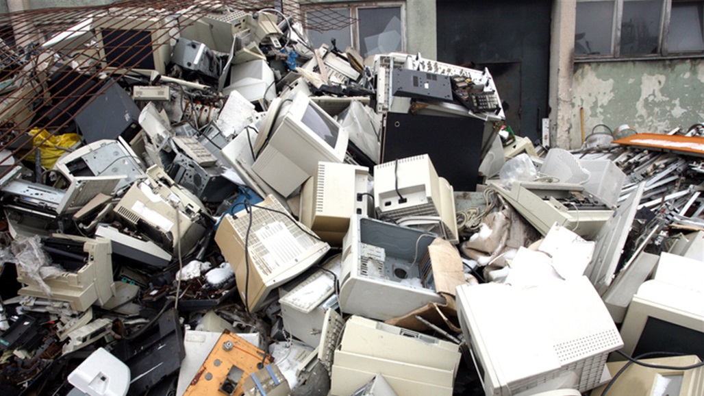 كمية "صادمة" بحلول 2030.. مختصون يحذرون من "المخلفات الالكترونية"