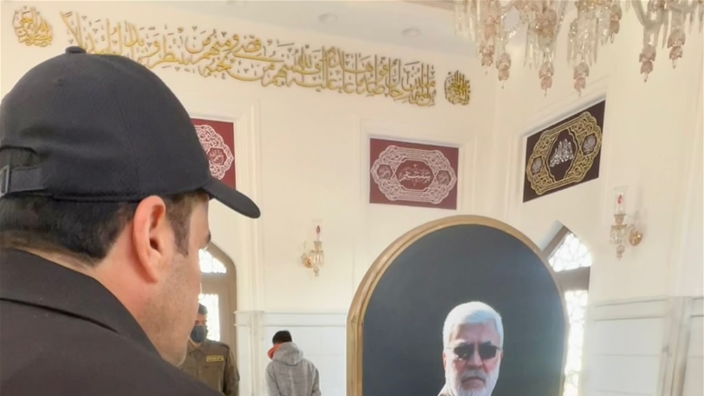 بالصور.. الأعرجي يزور قبر المهندس في النجف