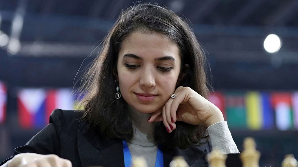 بعد ظهورها بلا حجاب.. تحذير لاعبة شطرنج ايرانية من العودة لبلادها 