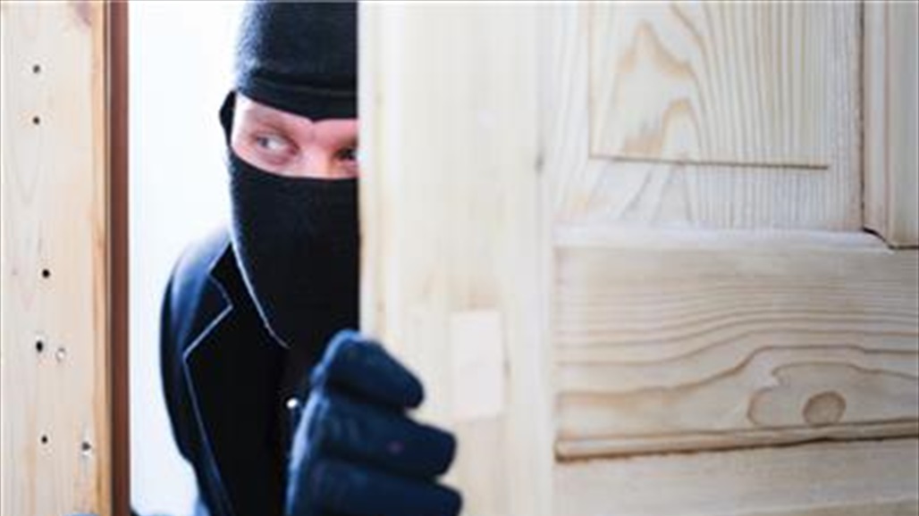 أمريكا.. لصان يتصلان بالشرطة لطلب المساعدة من أجل نقل المسروقات 