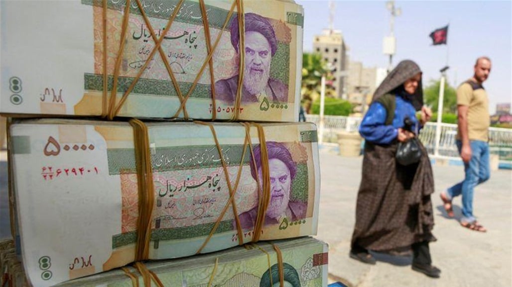 الريال الإيراني يسجل أعلى انهيار أمام الدولار منذ 42 عاماً