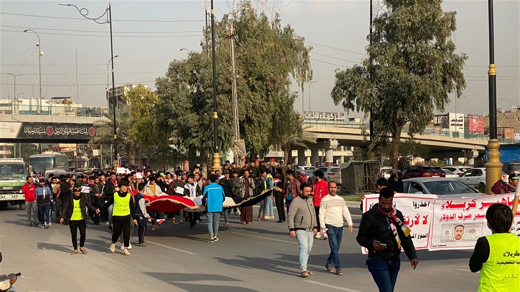 "احذروا ثورة الجياع".. تظاهرات في كربلاء والنجف ضد ارتفاع الدولار (صور)