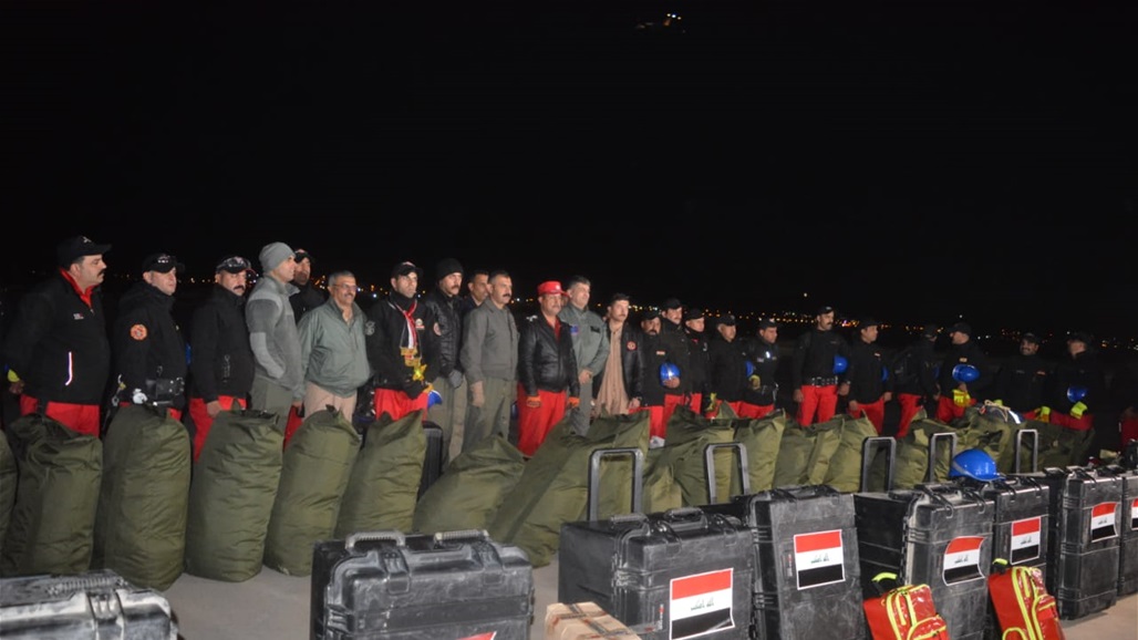 فريق البحث والإنقاذ العراقي ينتشل جثتين من تحت أنقاض زلزال تركيا