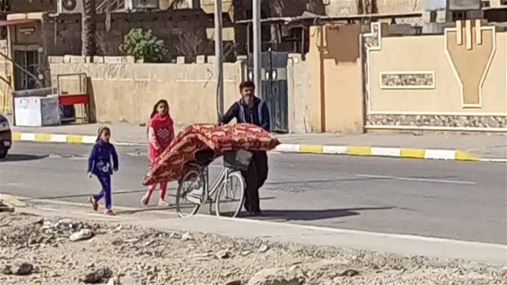 مواقع التواصل تضج بموظف خدمة عراقي تبرع "بما يملك" لمتضرري الزلزال (فيديو) 