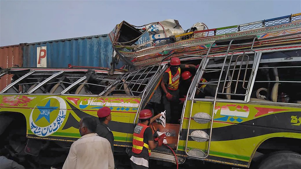 حادث سير يودي بحياة 33 شخص في باكستان