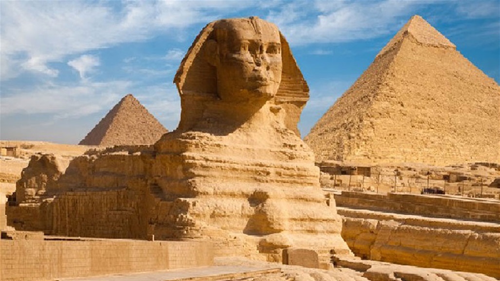 مصر.. العثور على تمثال يشبه أبو الهول (صور)