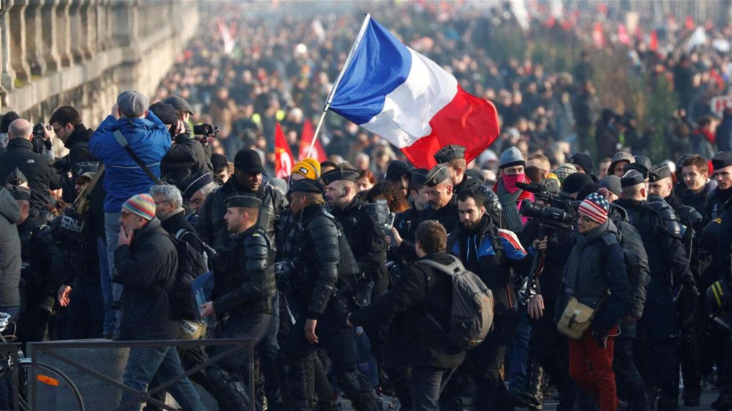 فرنسا توقف المئات خلال احتجاجات ضد قانون التقاعد