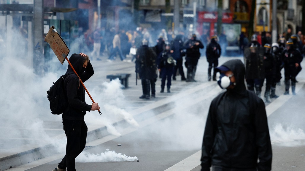 إيران تدخل على خط الاحتجاجات الفرنسية وتوجه دعوة