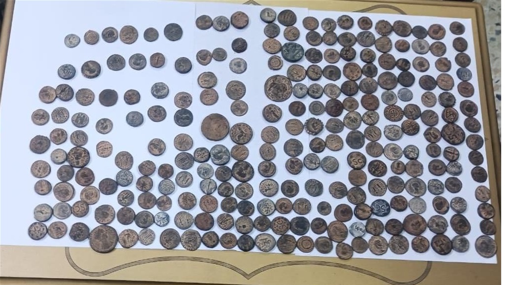 في بغداد.. ضبط 250 "مسكوكة نقدية" أثرية