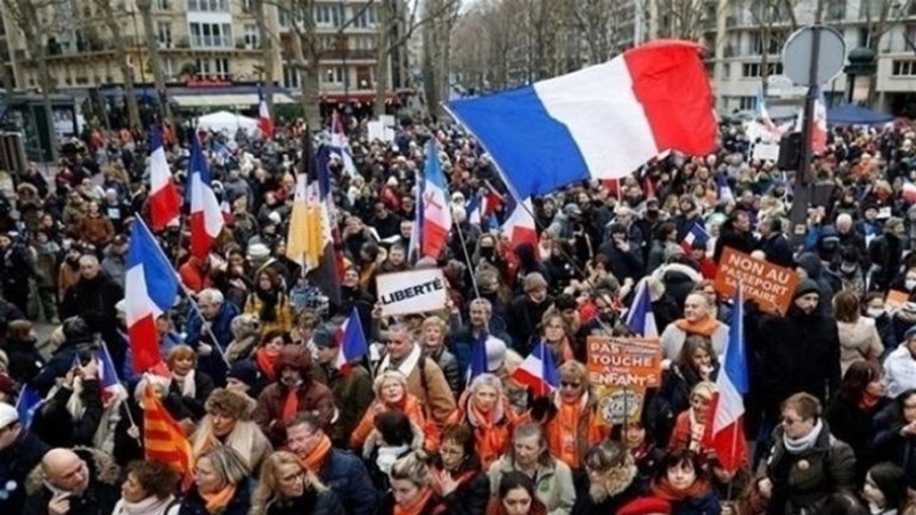 النقابات الفرنسية تطالب ماكرون بعدم اقرار قانون التقاعد