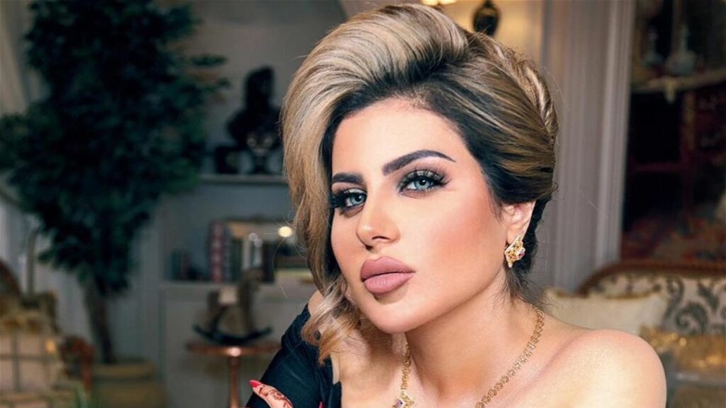 حليمة بولند تثير الجدل بأدائها العمرة بالمكياج (صور)