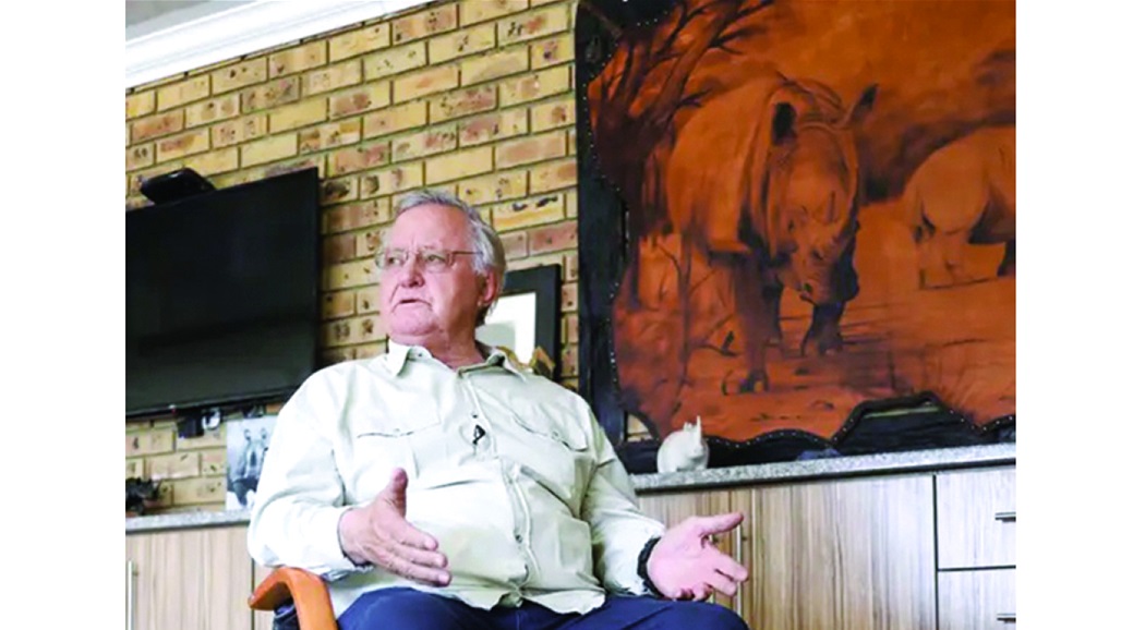 مليونير ينفق أمواله لإنقاذ حيوانات وحيد القرن